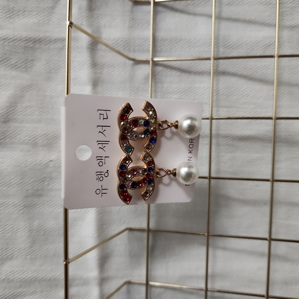 Luxurious earrings.